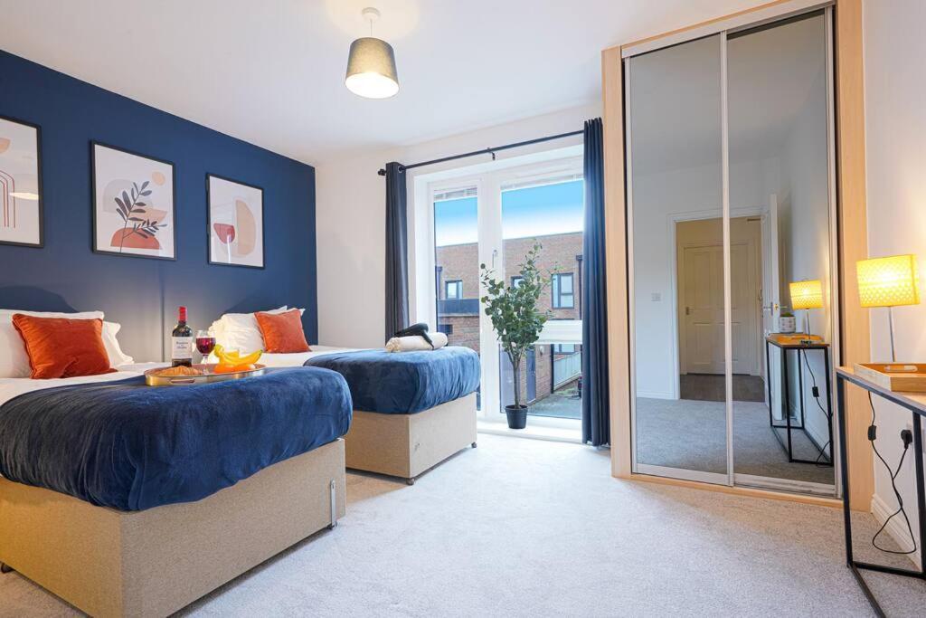 Luxury Campbell Park Apartments In Central Mk With Balcony, Free Parking & Smart Tv With Netflix By Yoko Property Милтън Кейнс Екстериор снимка