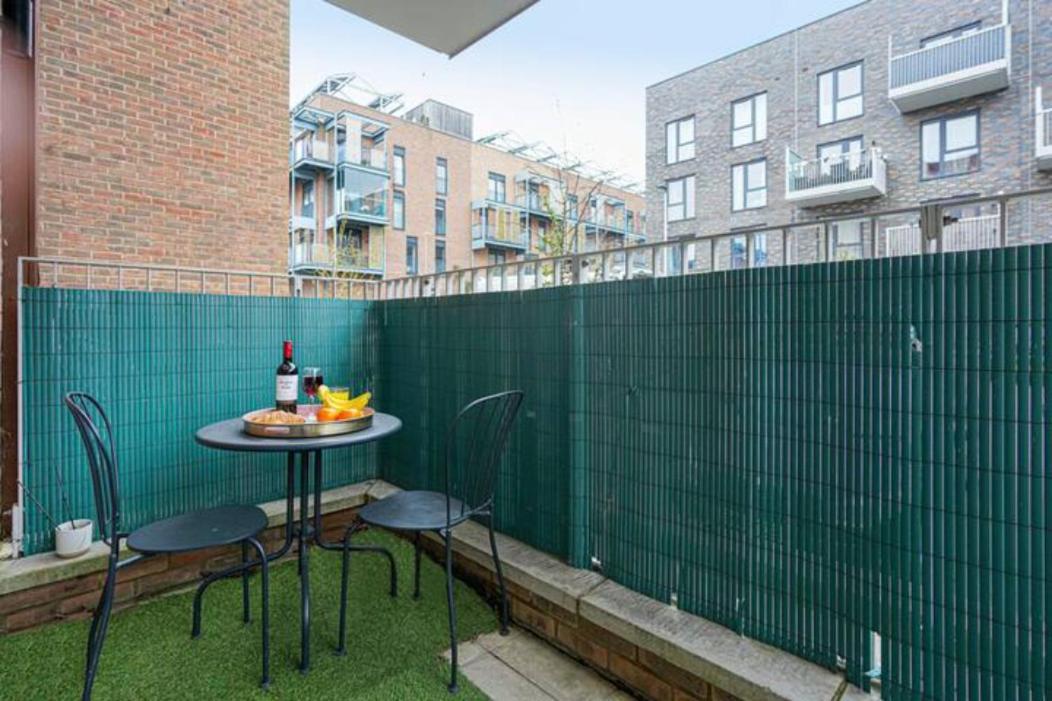 Luxury Campbell Park Apartments In Central Mk With Balcony, Free Parking & Smart Tv With Netflix By Yoko Property Милтън Кейнс Екстериор снимка